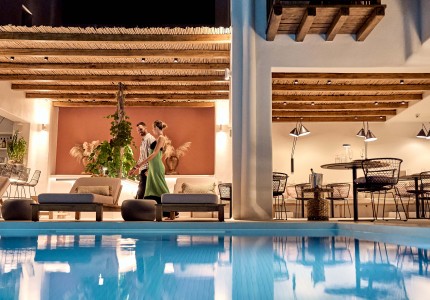 Adorno Beach Hotel & Suites: Ένα βραβευμένο ξενοδοχείο με ταυτότητα
